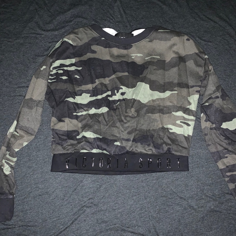 VS sport crew neck cropped top pull over